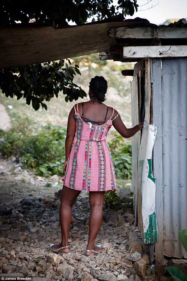 De dos lex prostituée déclarant avoir couché deux fois par semaine pendant six mois avec le patron dOxfam en Hai