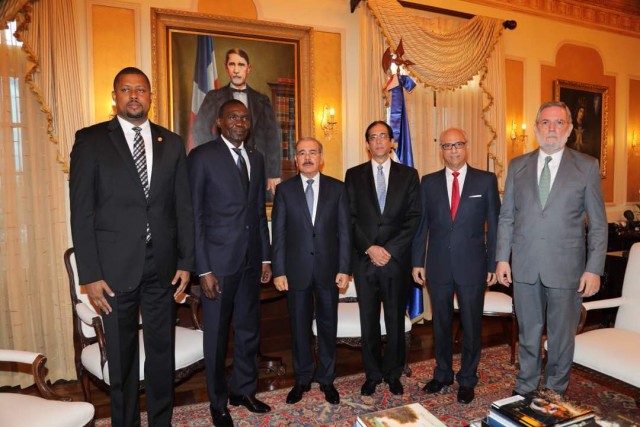 Rencontre secrète de parlementaires haïtiens avec le président dominicain