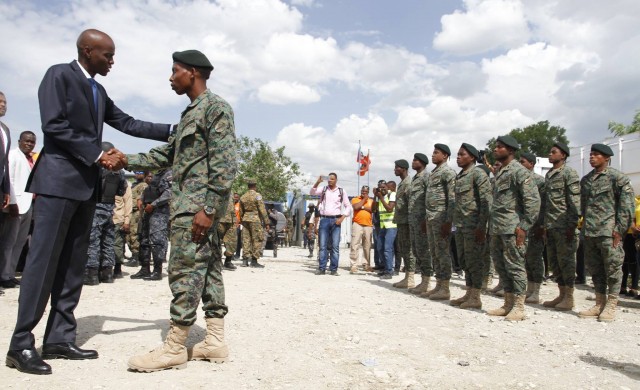 Jovenel Moïse complète le haut état major des nouvelles Forces armées d’Haïti