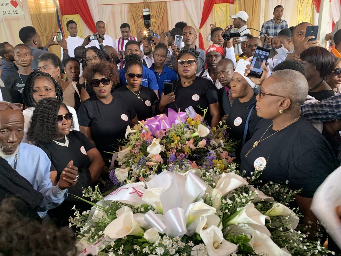 Funérailles émouvantes et mouvementées du journaliste Rospide Pétion
