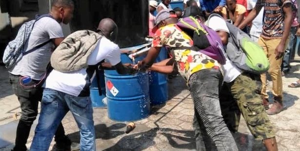 Haiti.workers sanitizing hands.COVID .3.20.Reginald Lafontant 1 615x310 credit Solidarity Center 1